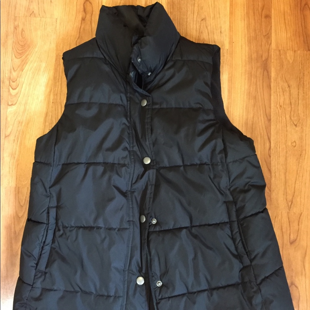 Black Old Navy Maternity Vest